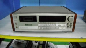 修理事例】カセットデッキ AIWA XK-S9000 | 法人対応の買取サービス